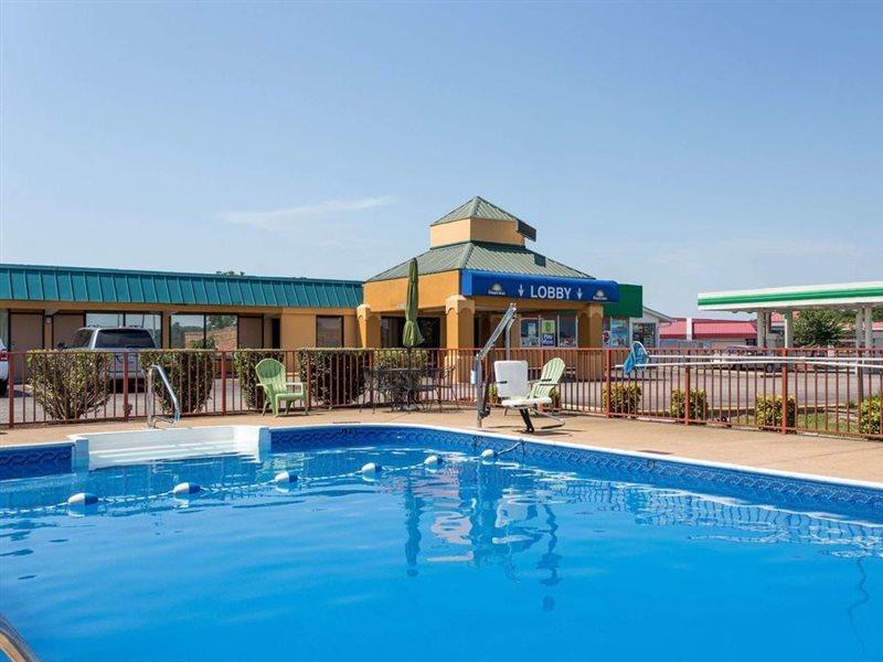 Days Inn By Wyndham Диксън Екстериор снимка